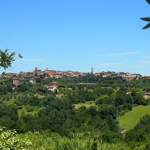 Nell'antica Torre Di Fronte A Sienne