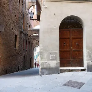 L'azure Di Siena